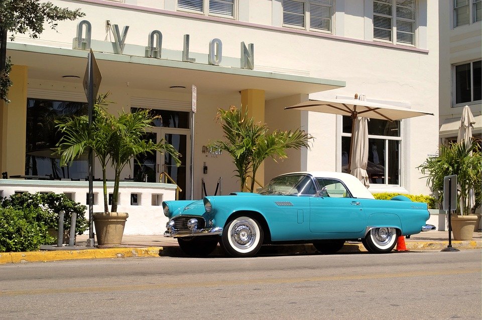 Experience Miami Beach's Elite Lifestyle in Luxurious Homes